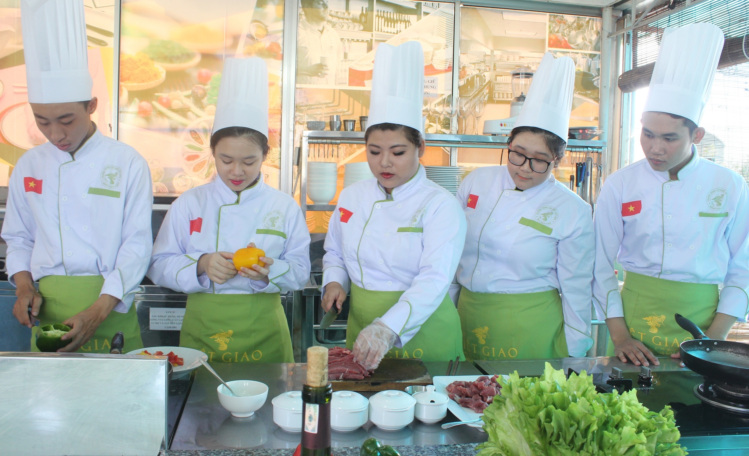 truong Trung cap nghe Viet Giao anh 3