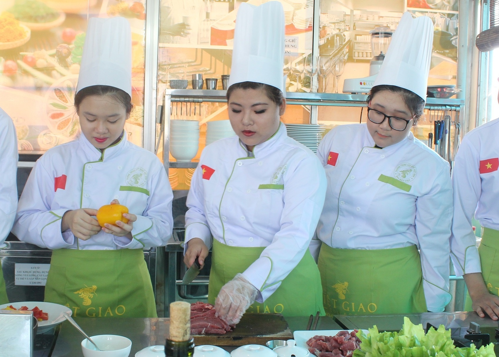 Huong di on dinh cho ban tre bo do viec hoc hinh anh