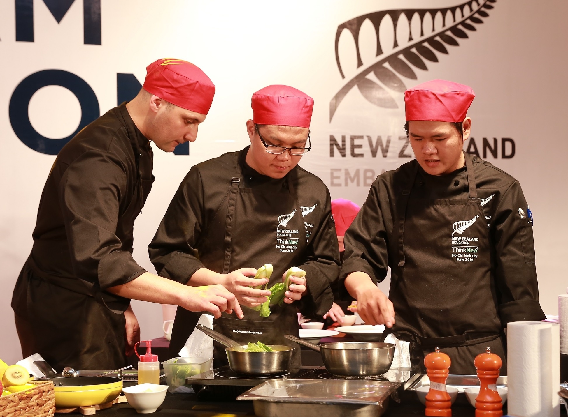 Tiem nang xuat khau lao dong khi chon hoc nghe bep hinh anh