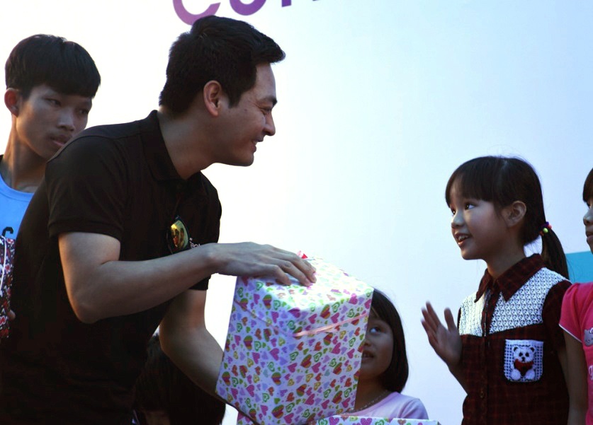 trao qua 720 trieu dong cho tre mo coi Da Nang anh 2