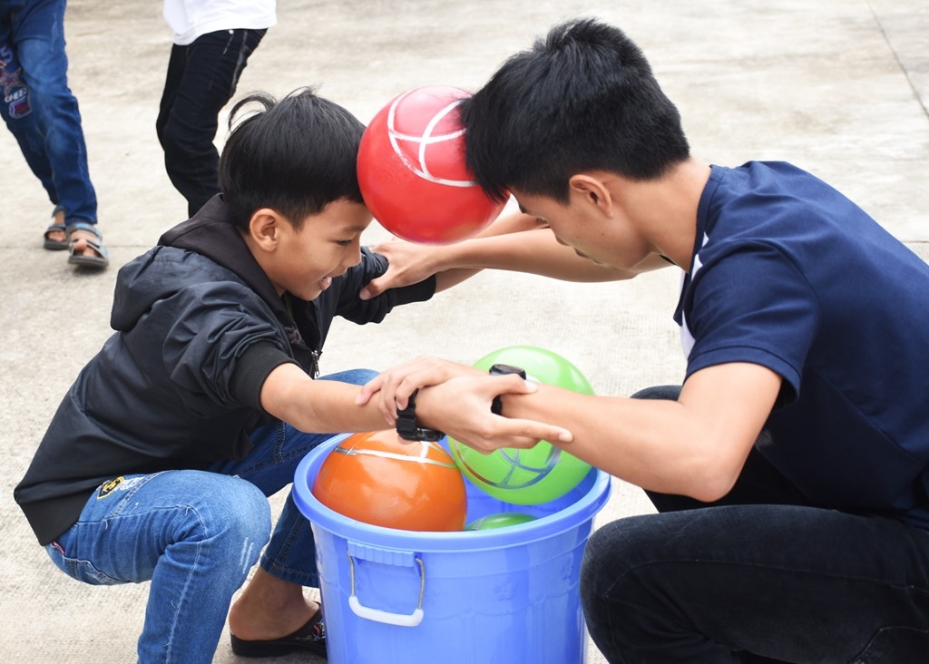 trao qua 720 trieu dong cho tre mo coi Da Nang anh 6