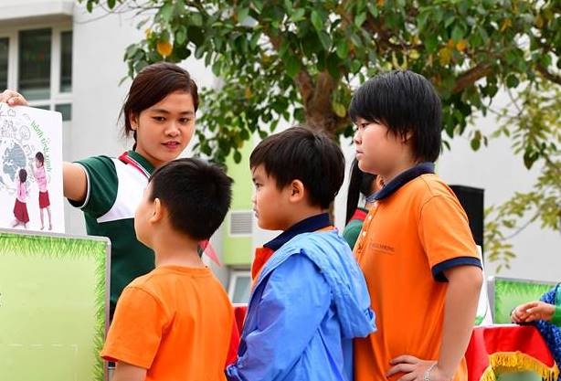 11 truong tieu hoc Ha Noi to chuc ngoai khoa vi moi truong hinh anh