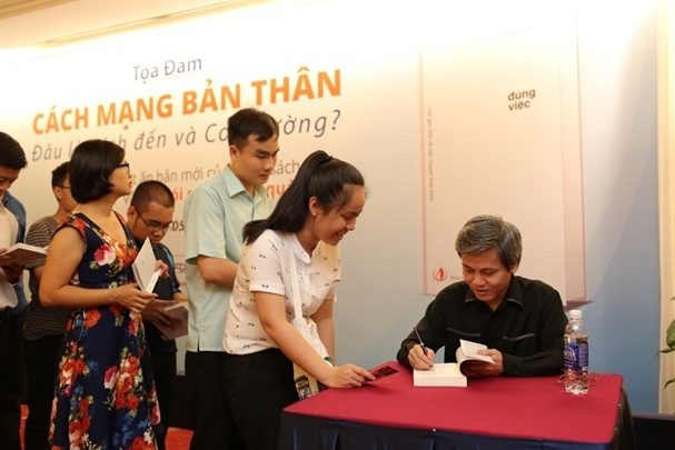 tác giả Giản Tư Trung viết sách cách mạng bản thân ảnh 2 tac gia Gian Tu Trung viet sach cach mang ban than anh 2