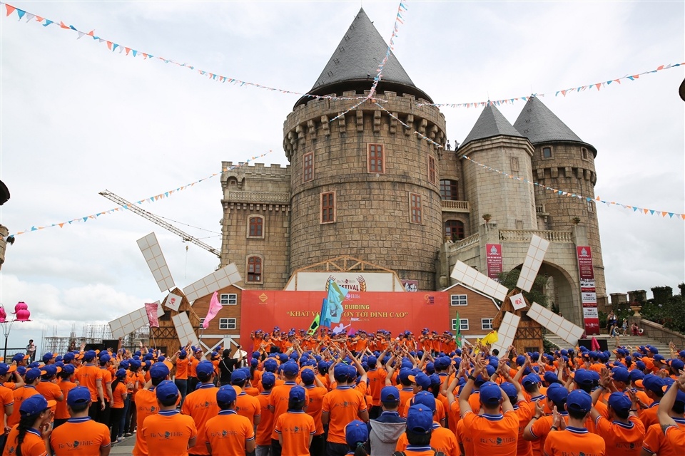 600 co hoi viec lam hap dan tai Sun World Da Nang hinh anh