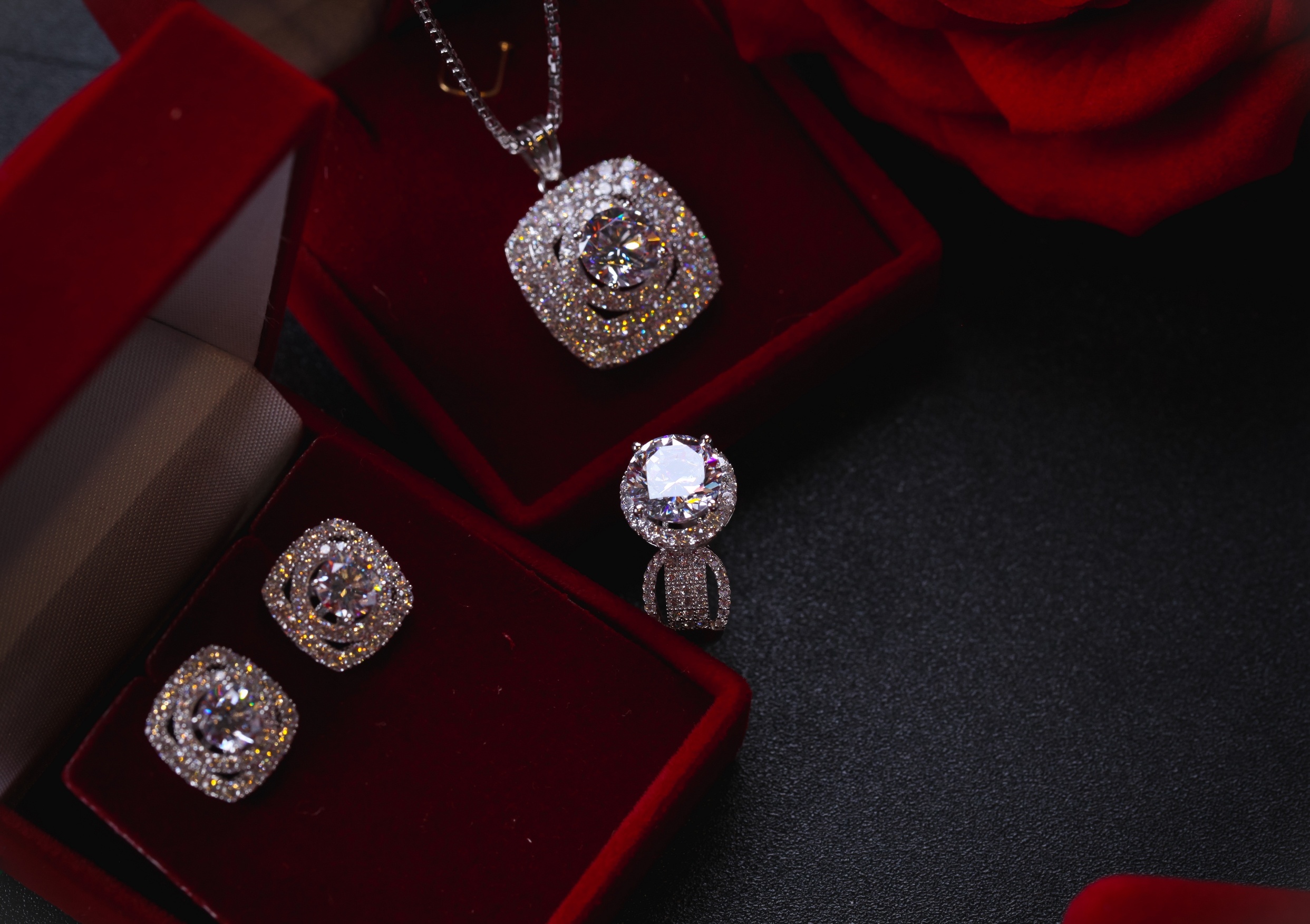 Nhung mau trang suc tinh te cho phai dep trong ngay 8/3 hinh anh