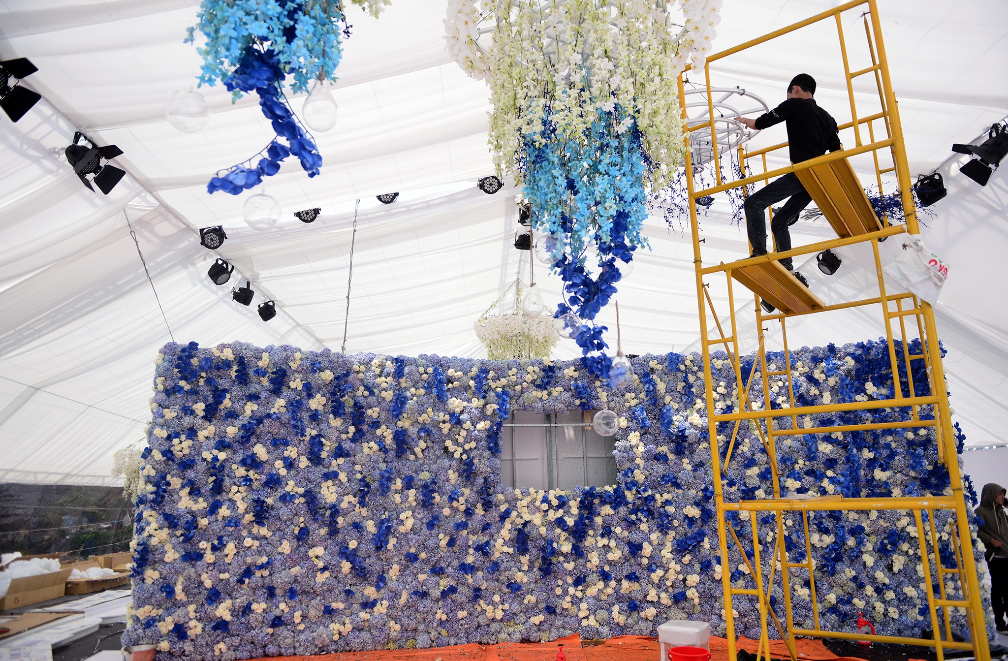 hinh anh dau tien ve Vuon ngan hoa ben ho anh 1