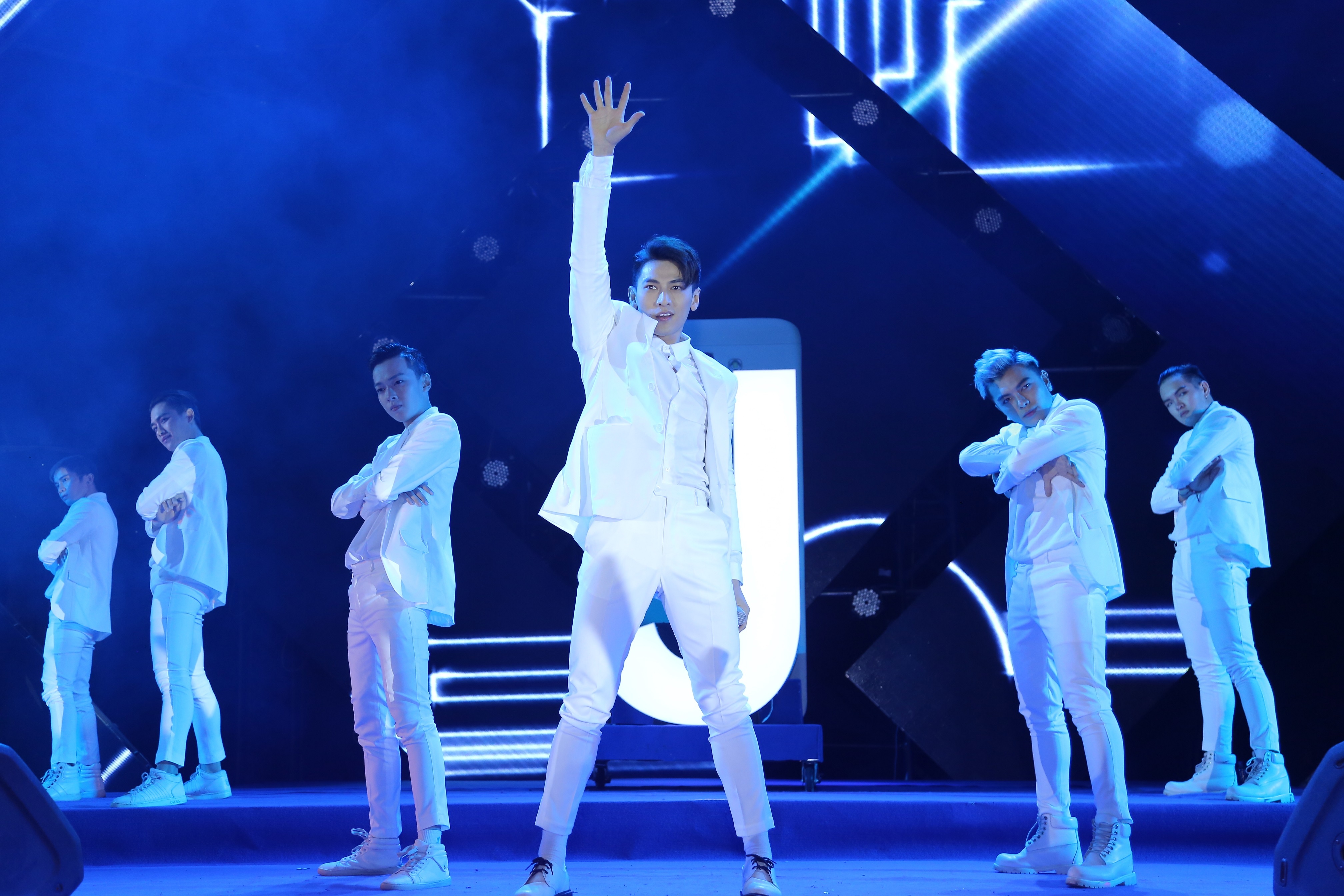 Soobin Hoang Son,  Isaac,  Dong Nhi bung no trong de anh 7