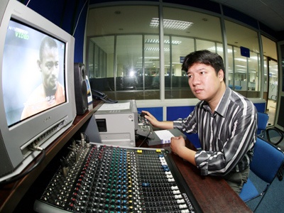 BLV Quang Huy: 'Internet thay doi cach dua tin the thao' hinh anh