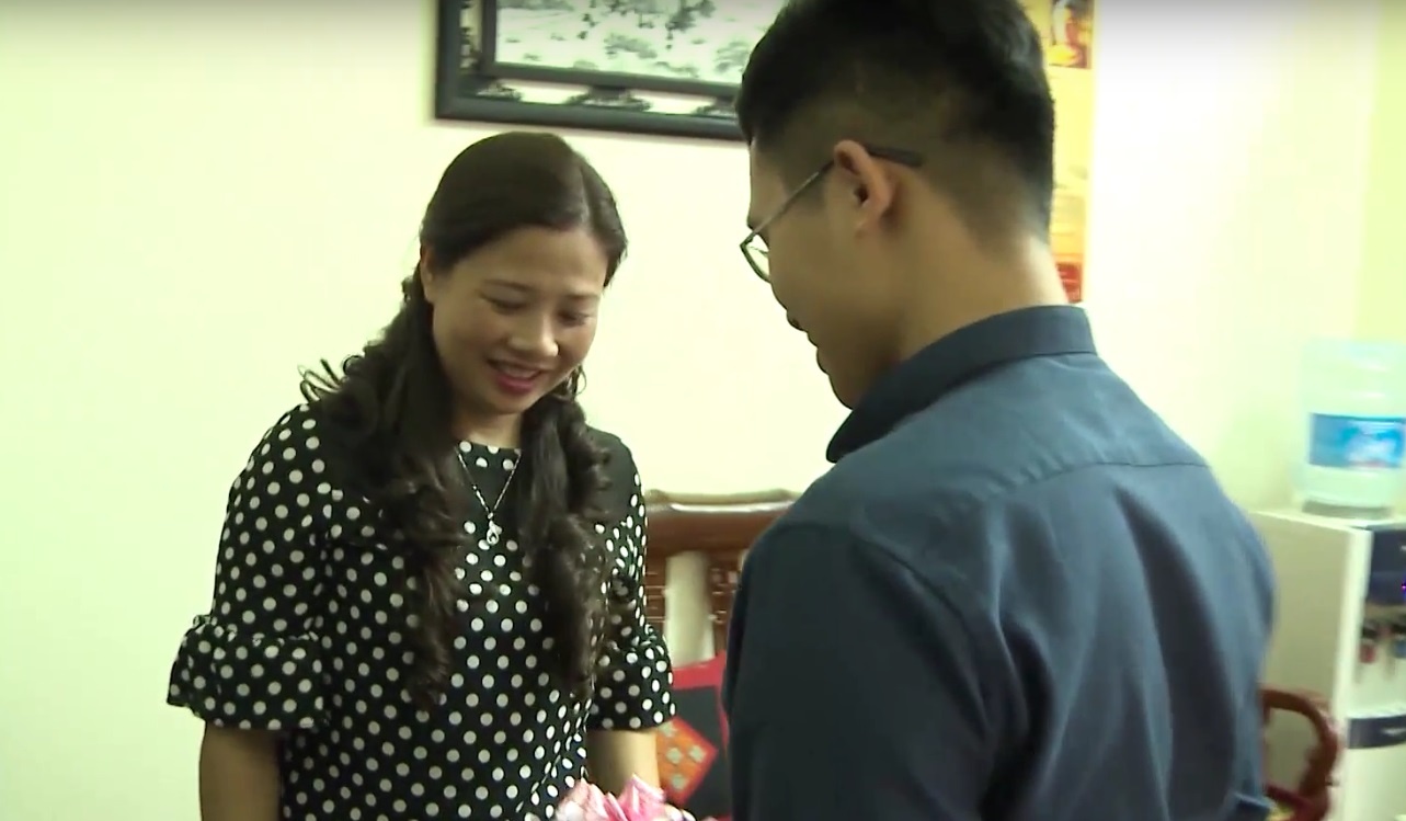 Clip cam dong: Khi me nghen ngao nhan qua 8/3 hinh anh