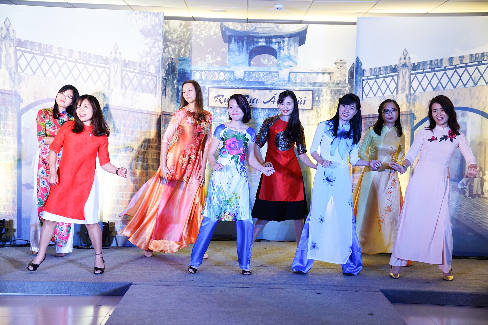 ao dai len ngoi noi cong so dip 8/3 anh 8