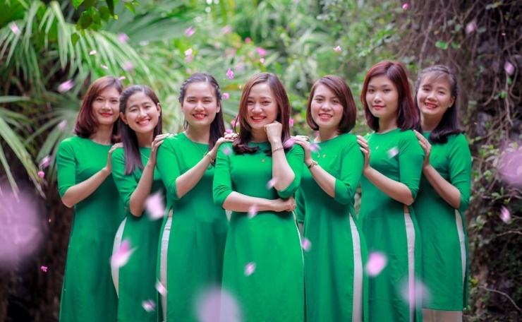 ao dai len ngoi noi cong so dip 8/3 anh 1
