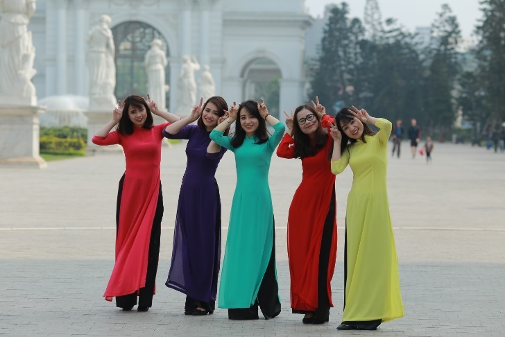 ao dai len ngoi noi cong so dip 8/3 anh 2