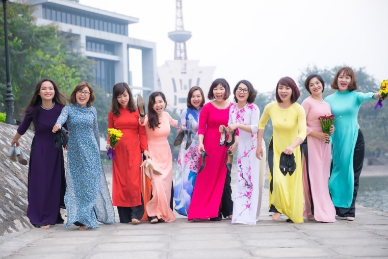 ao dai len ngoi noi cong so dip 8/3 anh 11