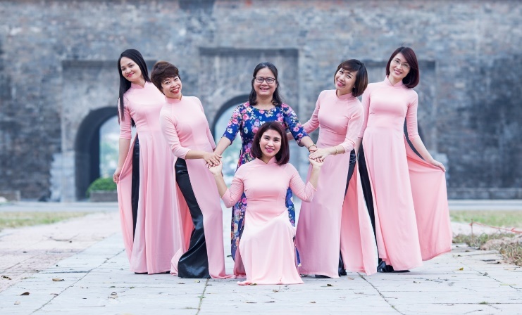 ao dai len ngoi noi cong so dip 8/3 anh 12
