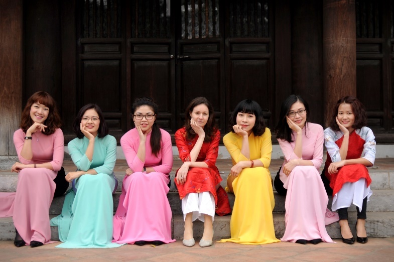 ao dai len ngoi noi cong so dip 8/3 anh 3