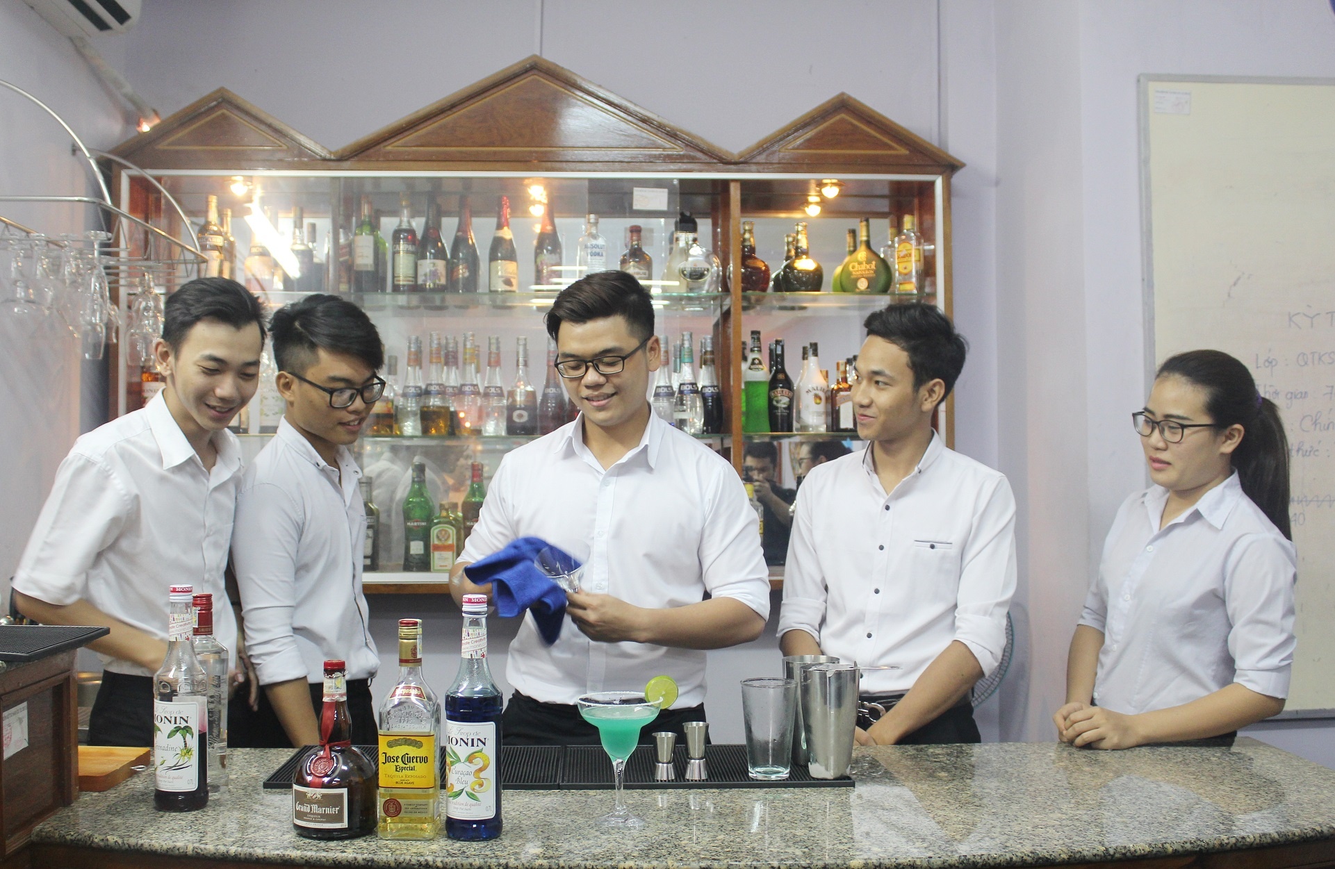 Truong Trung cap nghe Viet Giao anh 2