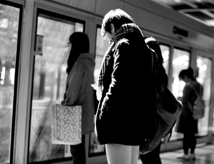 Ban co dang song giong zombie? hinh anh