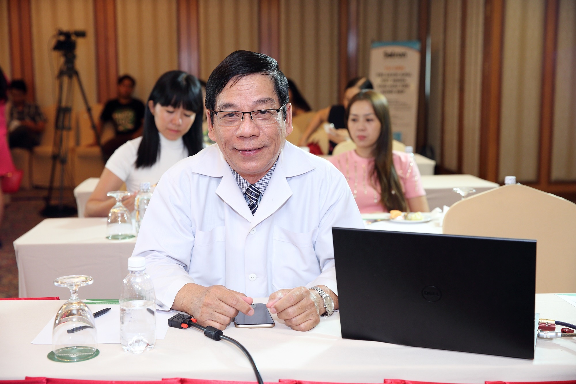 Tu van cach tri sach gau, het ngua cho mai toc khoe dep hinh anh