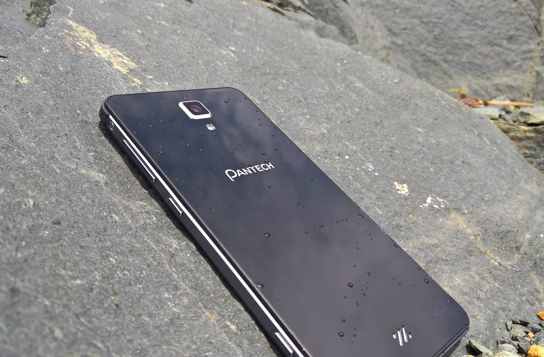 Sky Pantech V950 hut nguoi dung voi muc gia 2 trieu dong hinh anh