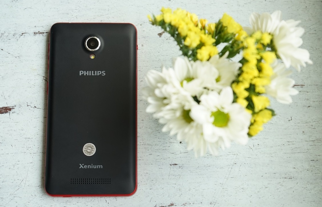 3 diem hut nguoi dung cua Philips V377 hinh anh
