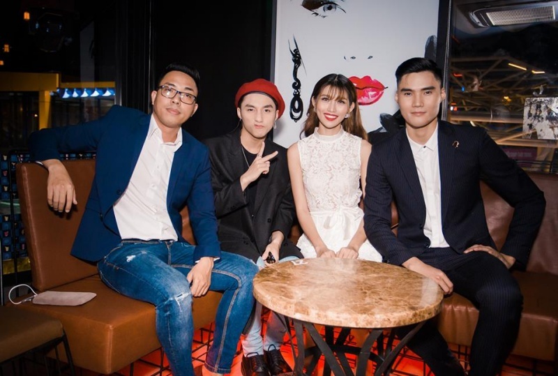 YOLO Pub & Cafe anh 5