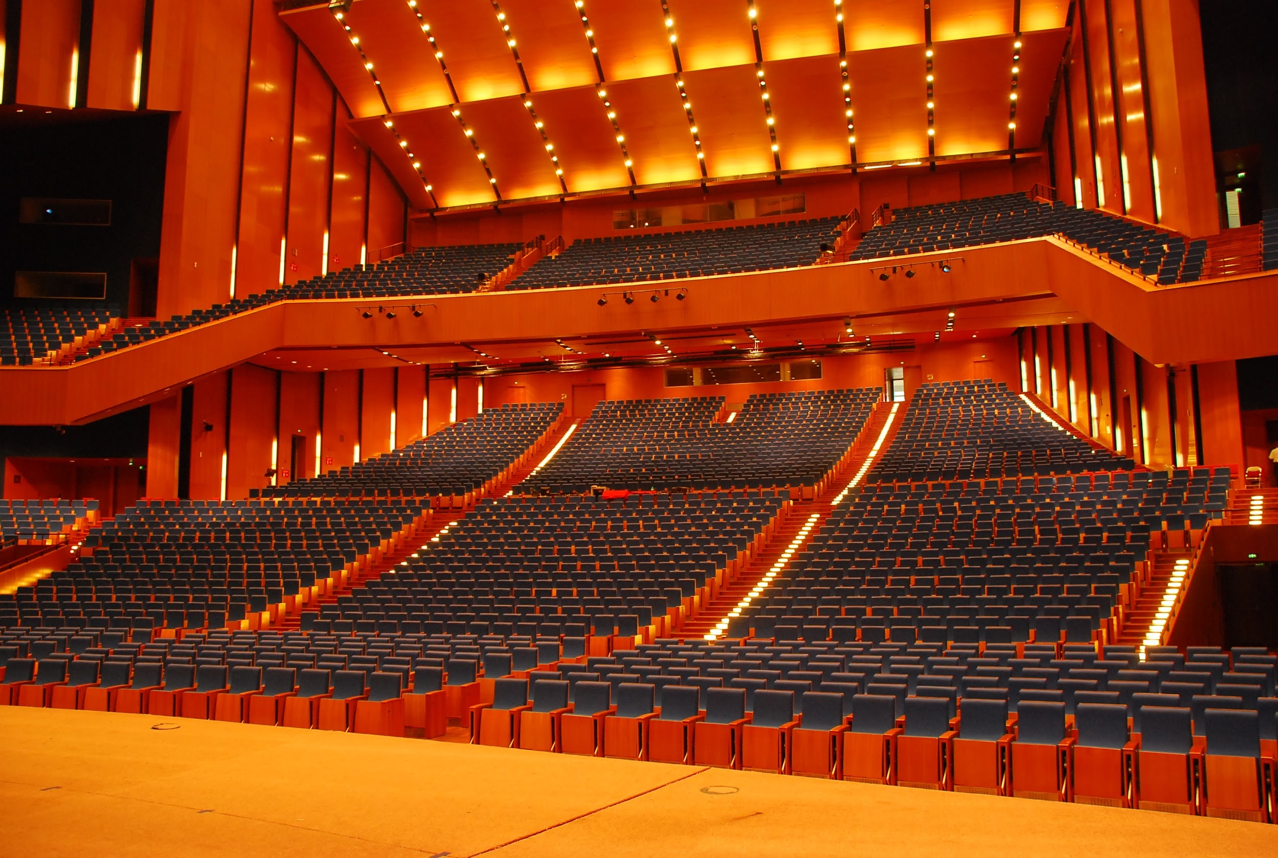 PEGA ra mat xe tai Trung tam Hoi nghi Quoc gia anh 2