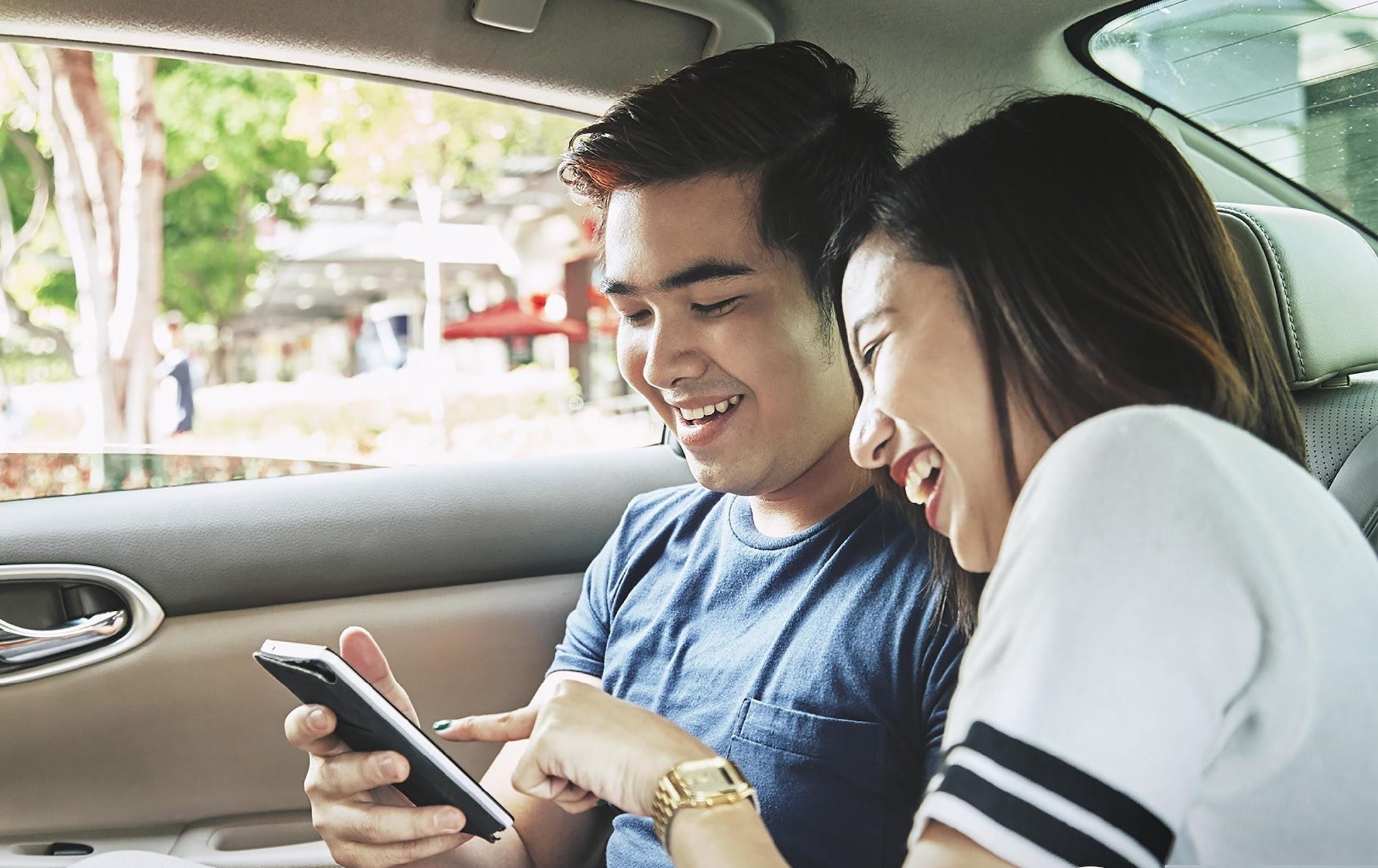Ra mat dich vu GrabCar Sieu Re tai Ha Noi va TP.HCM hinh anh