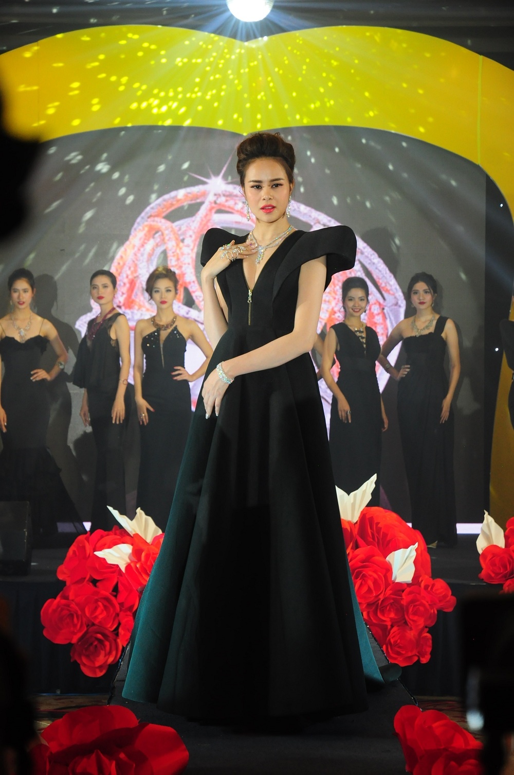 Bong hong quyen luc 2017 anh 5