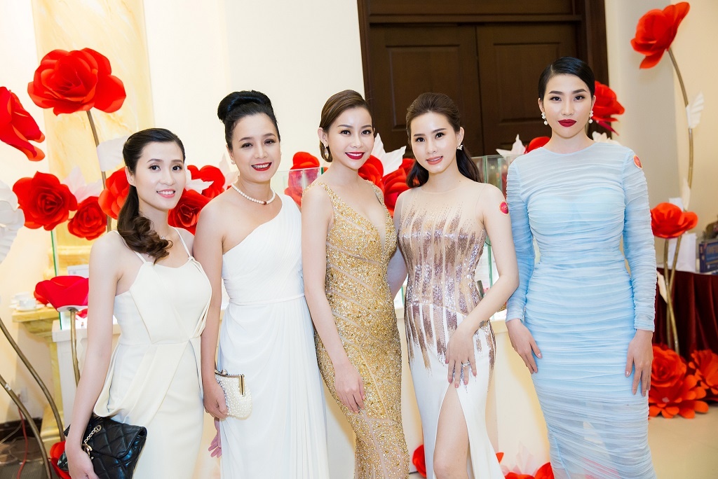 Hoa hau Hai Duong anh 2