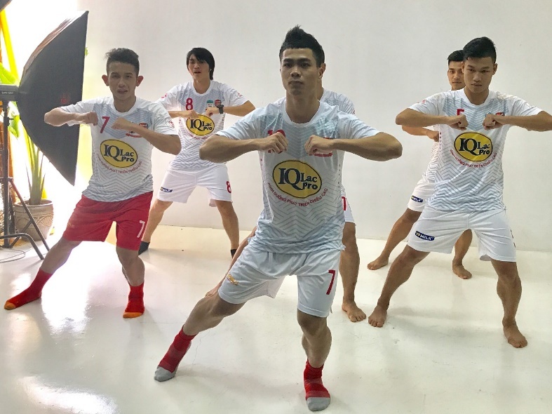 Cong Phuong hoa dancer trong MV moi hinh anh