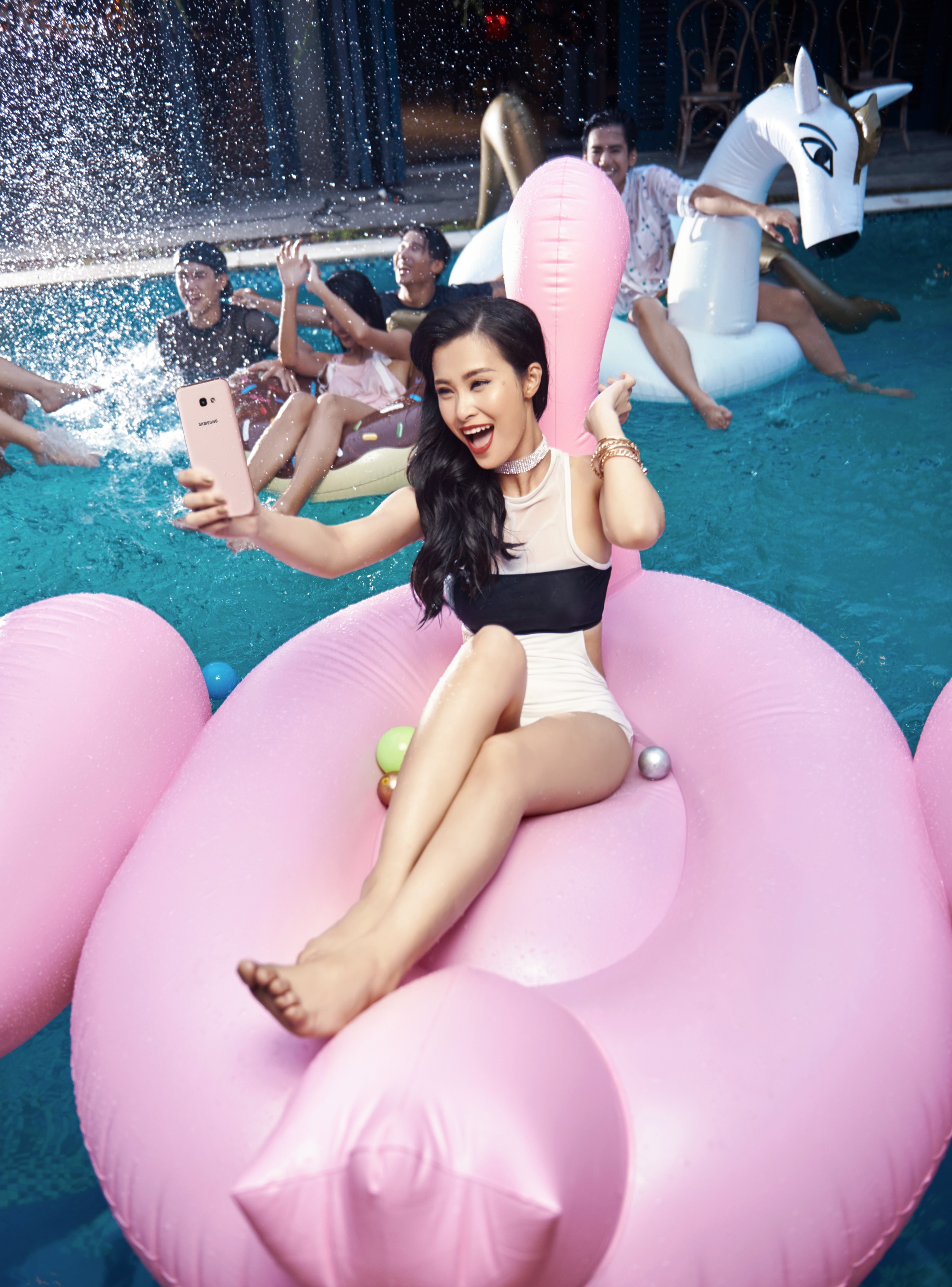 kha nang chong nuoc cua Galaxy A 2017 anh 1