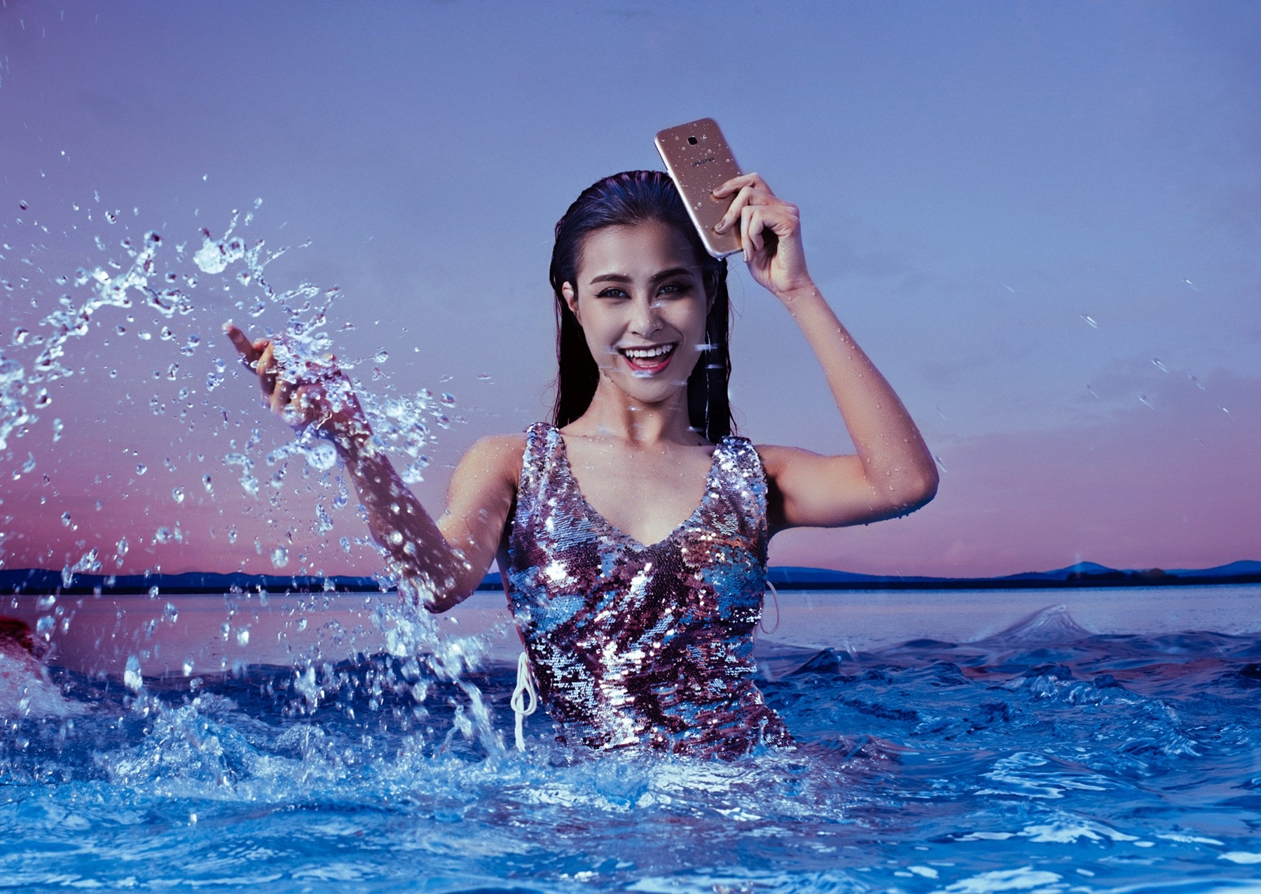 kha nang chong nuoc cua Galaxy A 2017 anh 6