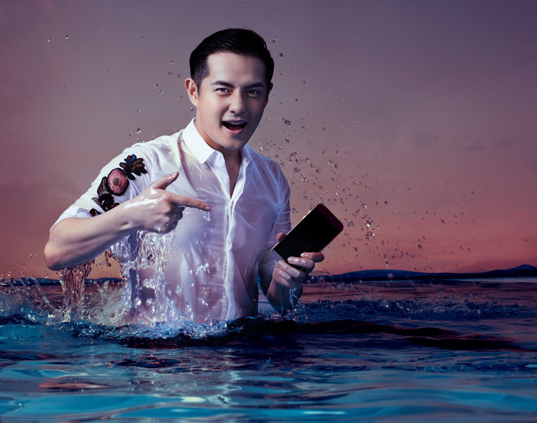 kha nang chong nuoc cua Galaxy A 2017 anh 7