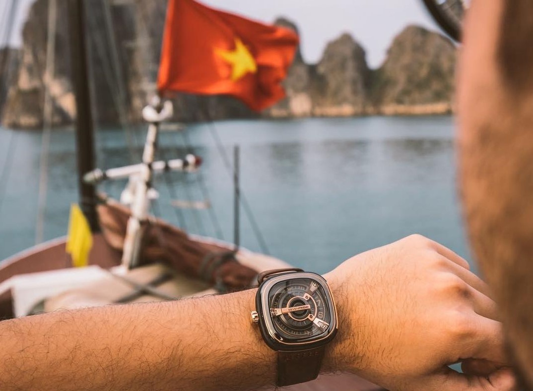 Dong Nam A ky ao trong bo anh du ngoan cung SevenFriday cua James Cole hinh anh