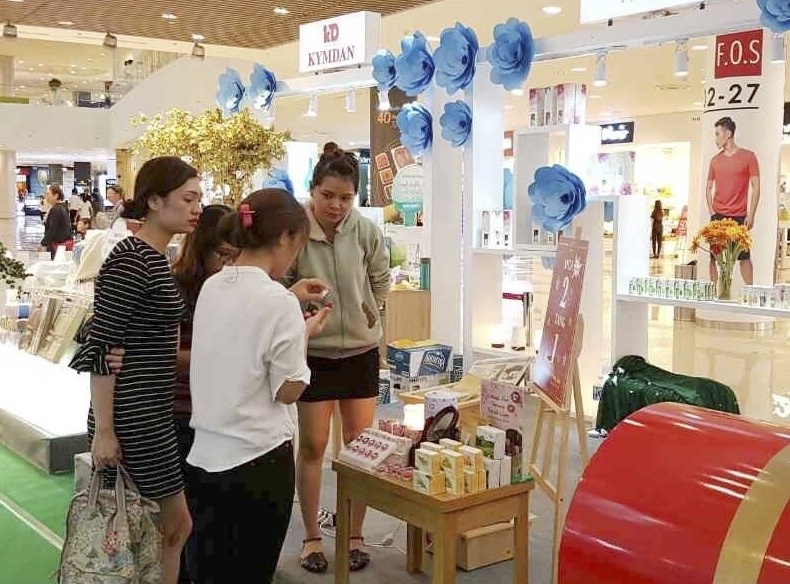 Co hoi san hang gia dung gia hoi cho chi em noi tro hinh anh