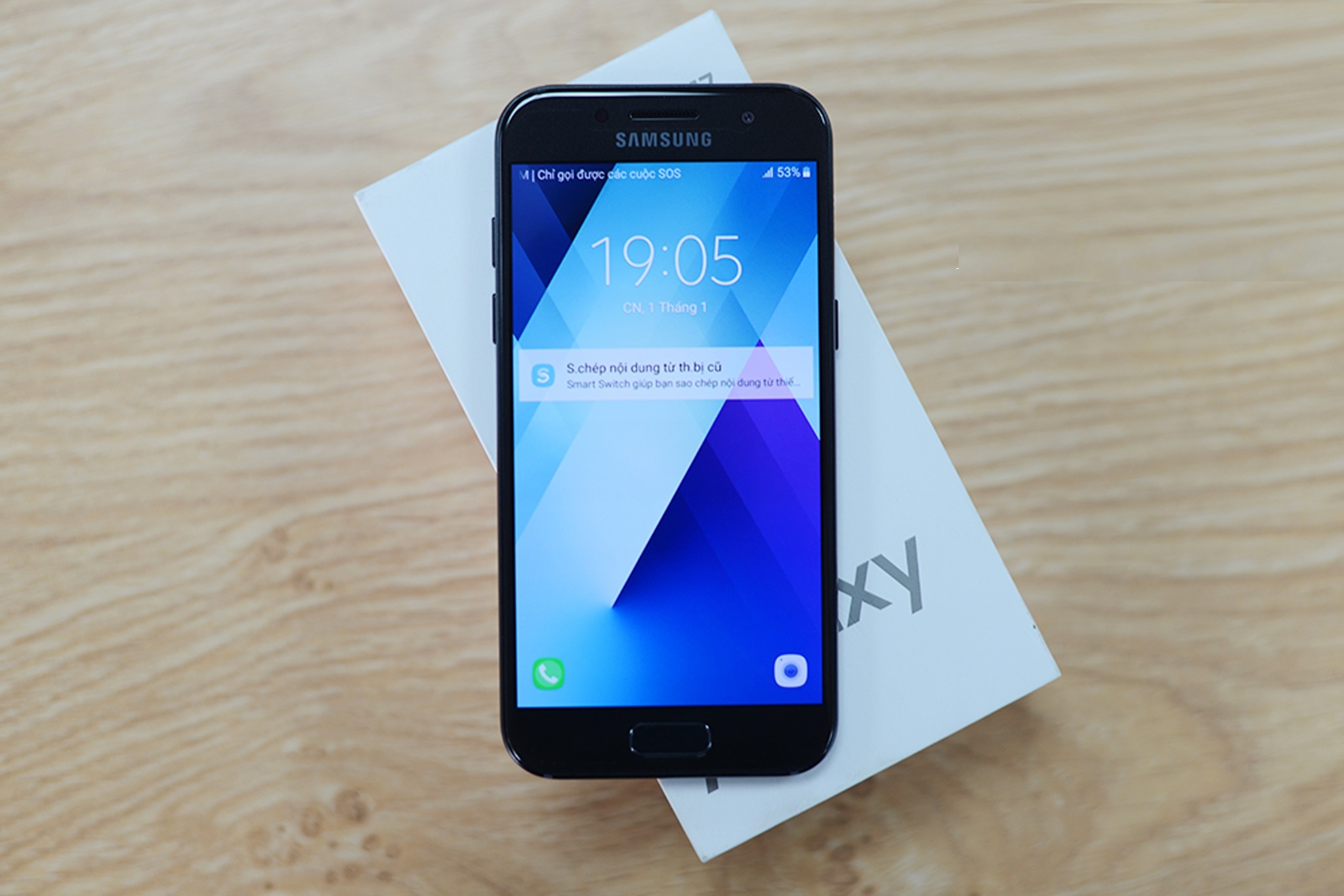 Samsung Galaxy A3 2017 so huu 2 mat cong 3D, chuan khang nuoc IP68 hinh anh