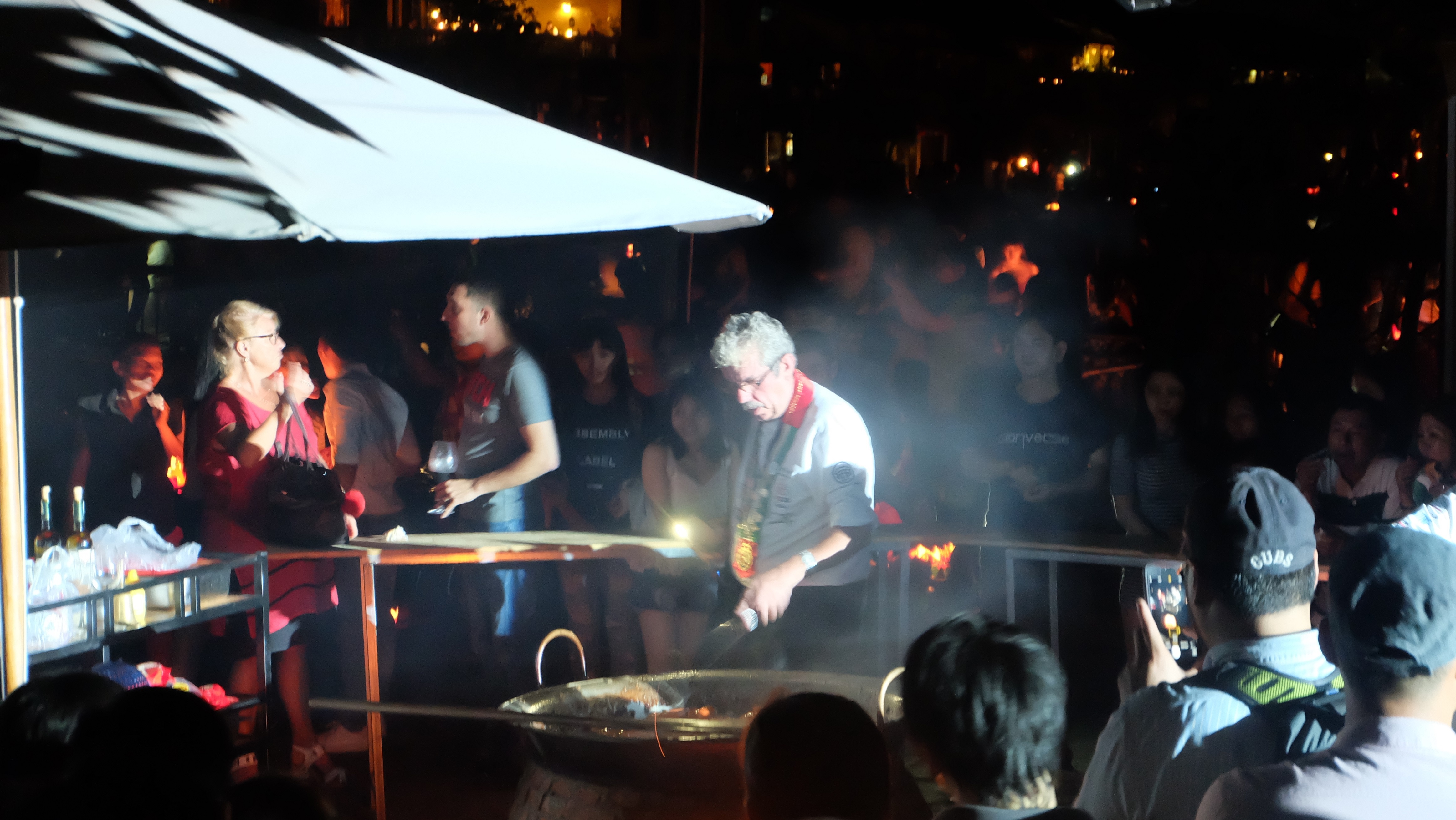 vong quanh am thuc the gioi ngay tai Hoi An anh 1