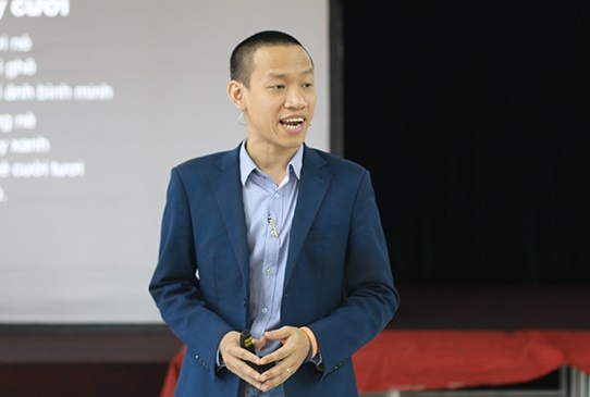 CEO Awake Your Power: 'Sinh vien can tu ve truoc da cap lua dao' hinh anh