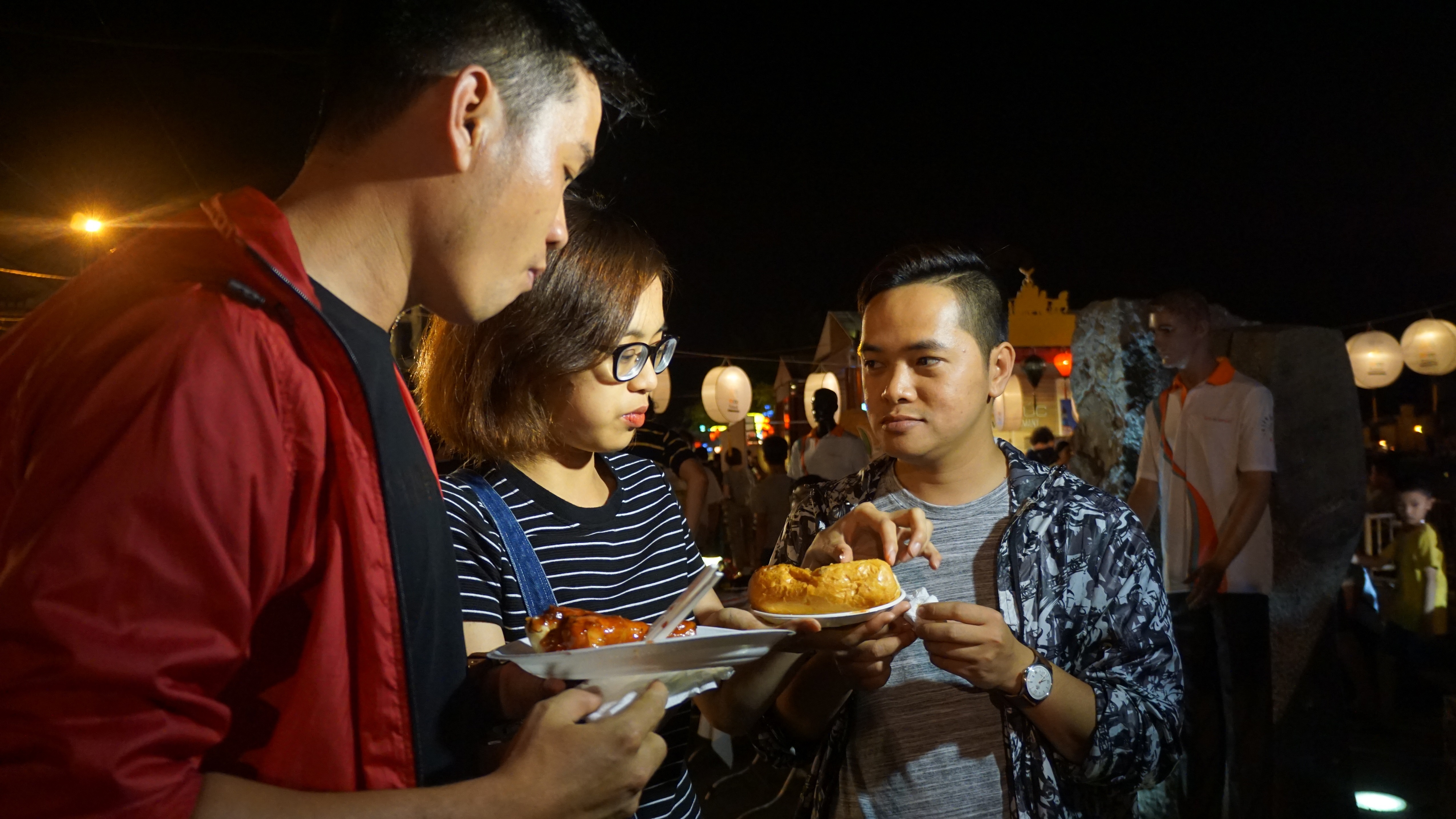 vong quanh am thuc the gioi ngay tai Hoi An anh 9