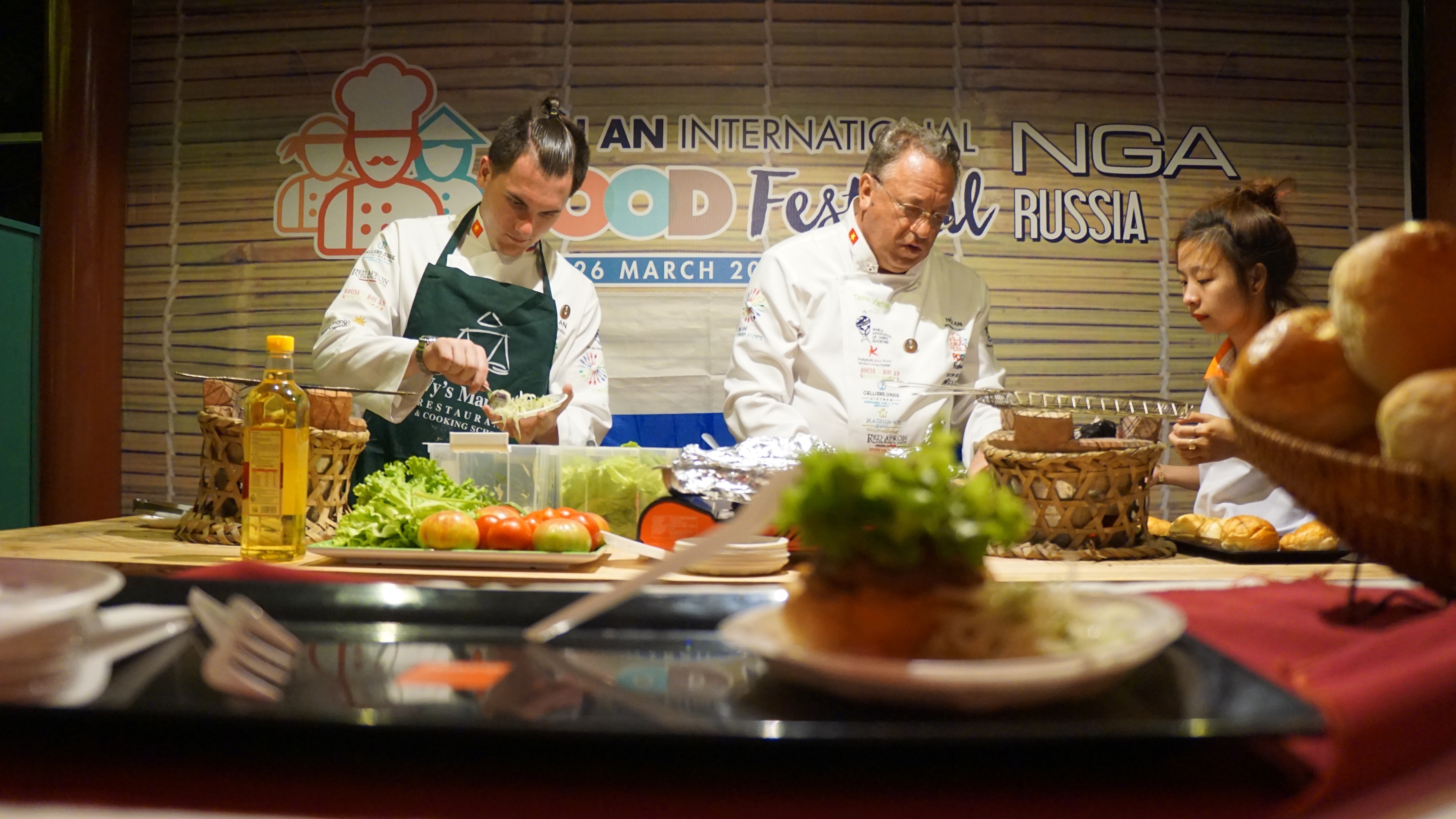 vong quanh am thuc the gioi ngay tai Hoi An anh 10