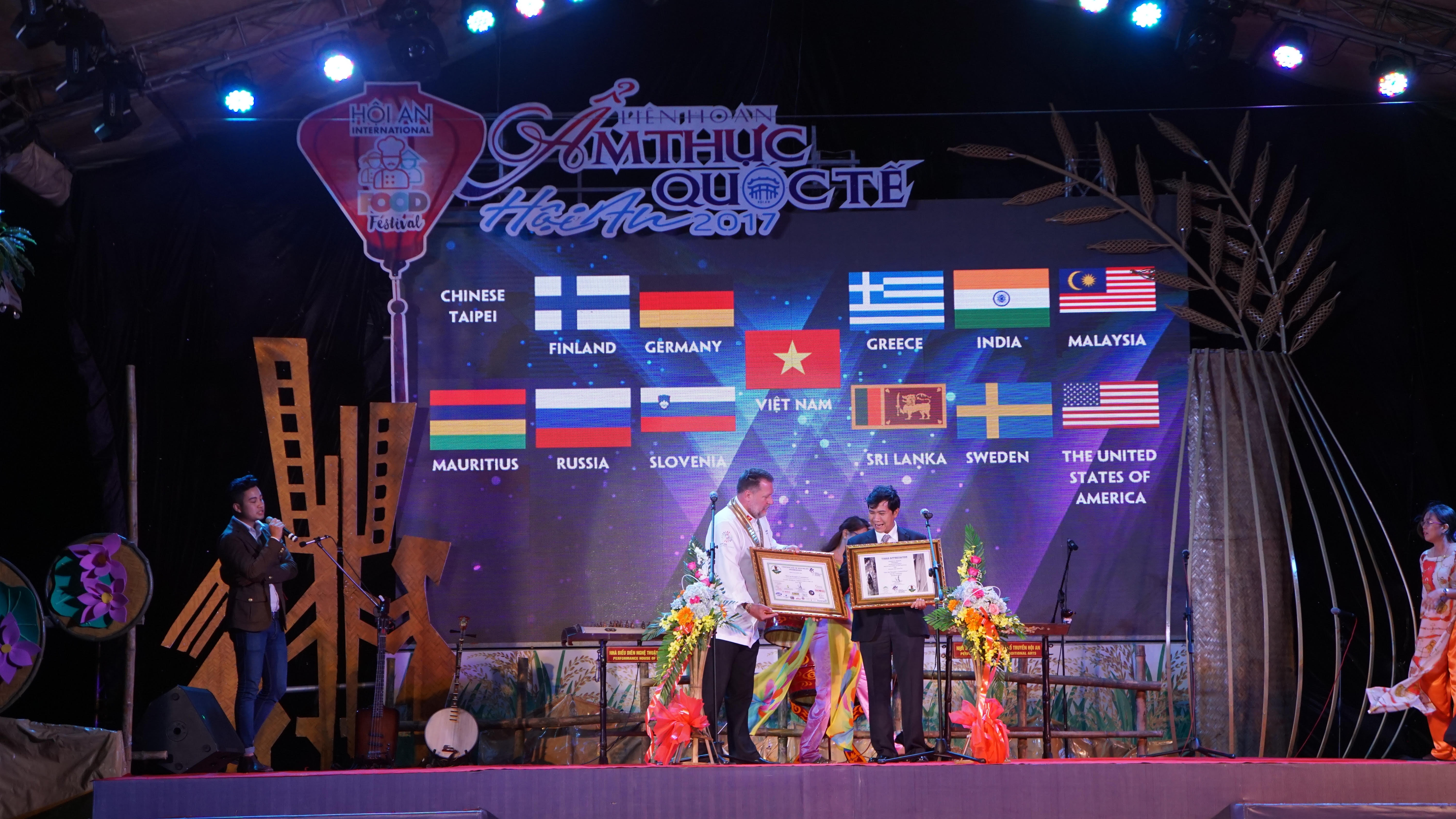 vong quanh am thuc the gioi ngay tai Hoi An anh 13