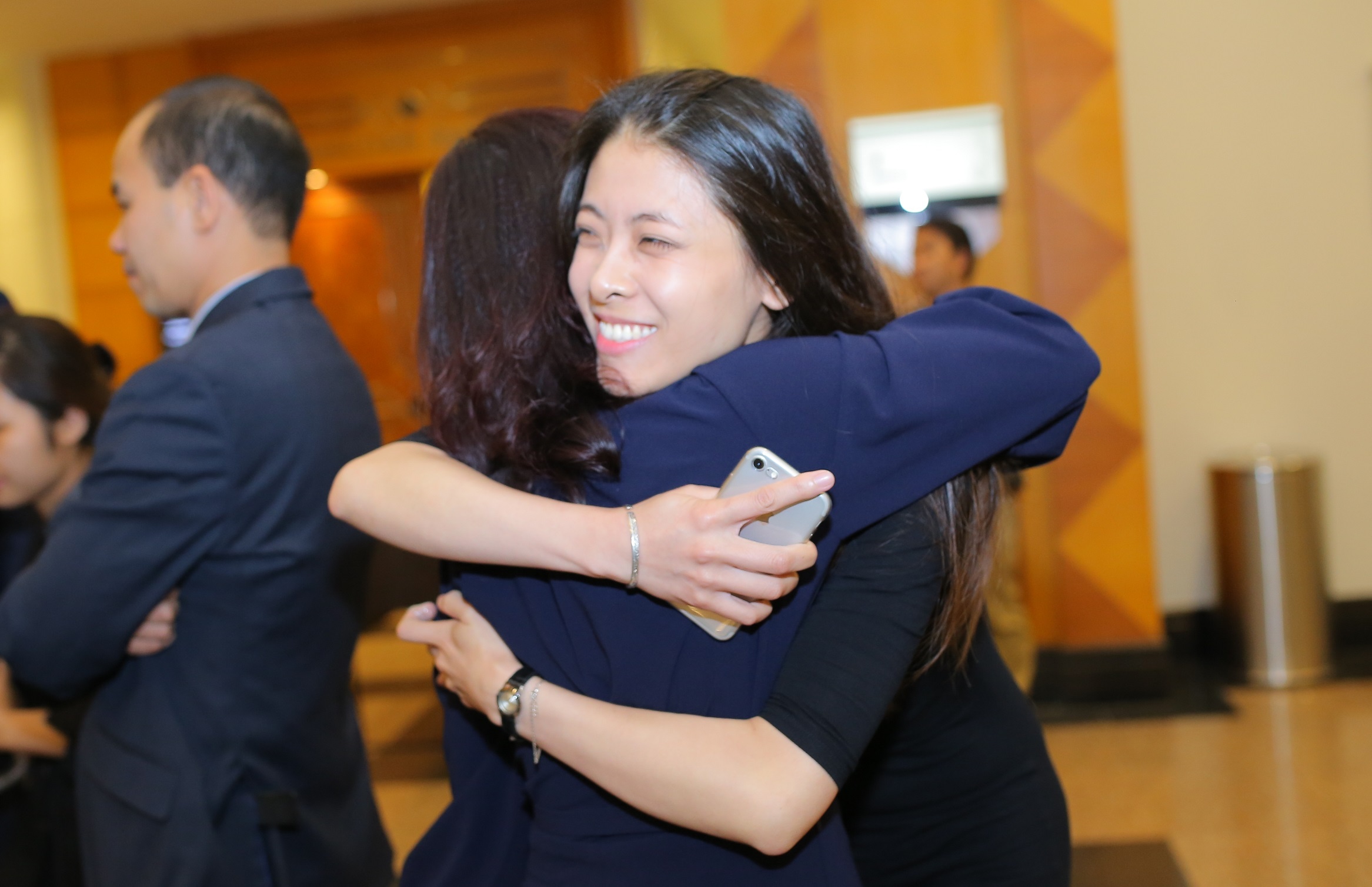 Cuoc hoi ngo xuc dong cua cuu du hoc sinh New Zealand hinh anh