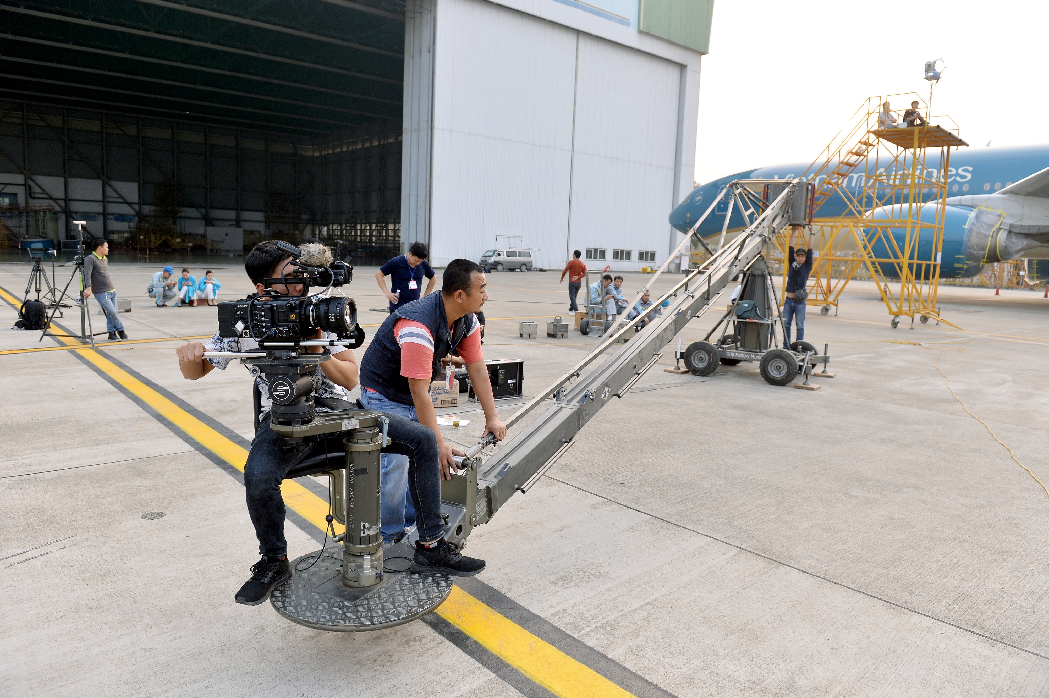 hau truong MV Bay len Viet Nam anh 5