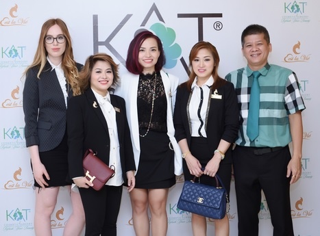Kat Cosmetic Surgery va hoc vien Duc dao tao dieu khac chan may hinh anh