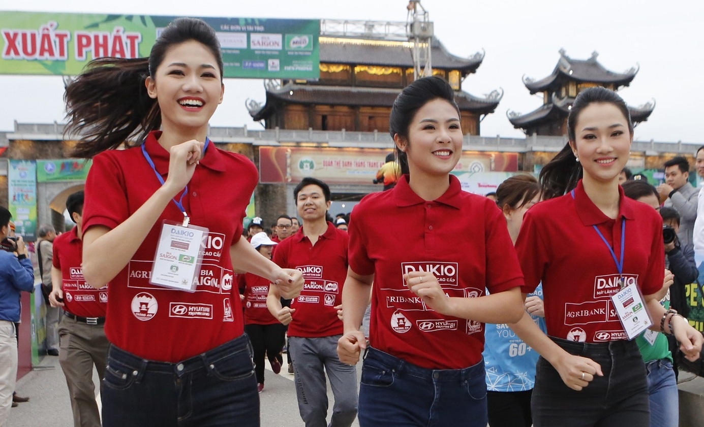 HH Ngoc Han, A hau Thanh Tu chay viet da cung 284 van dong vien hinh anh