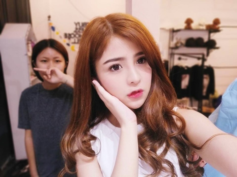 4 kieu selfie nghin like chua bao gio loi mot cua hot teen Viet hinh anh