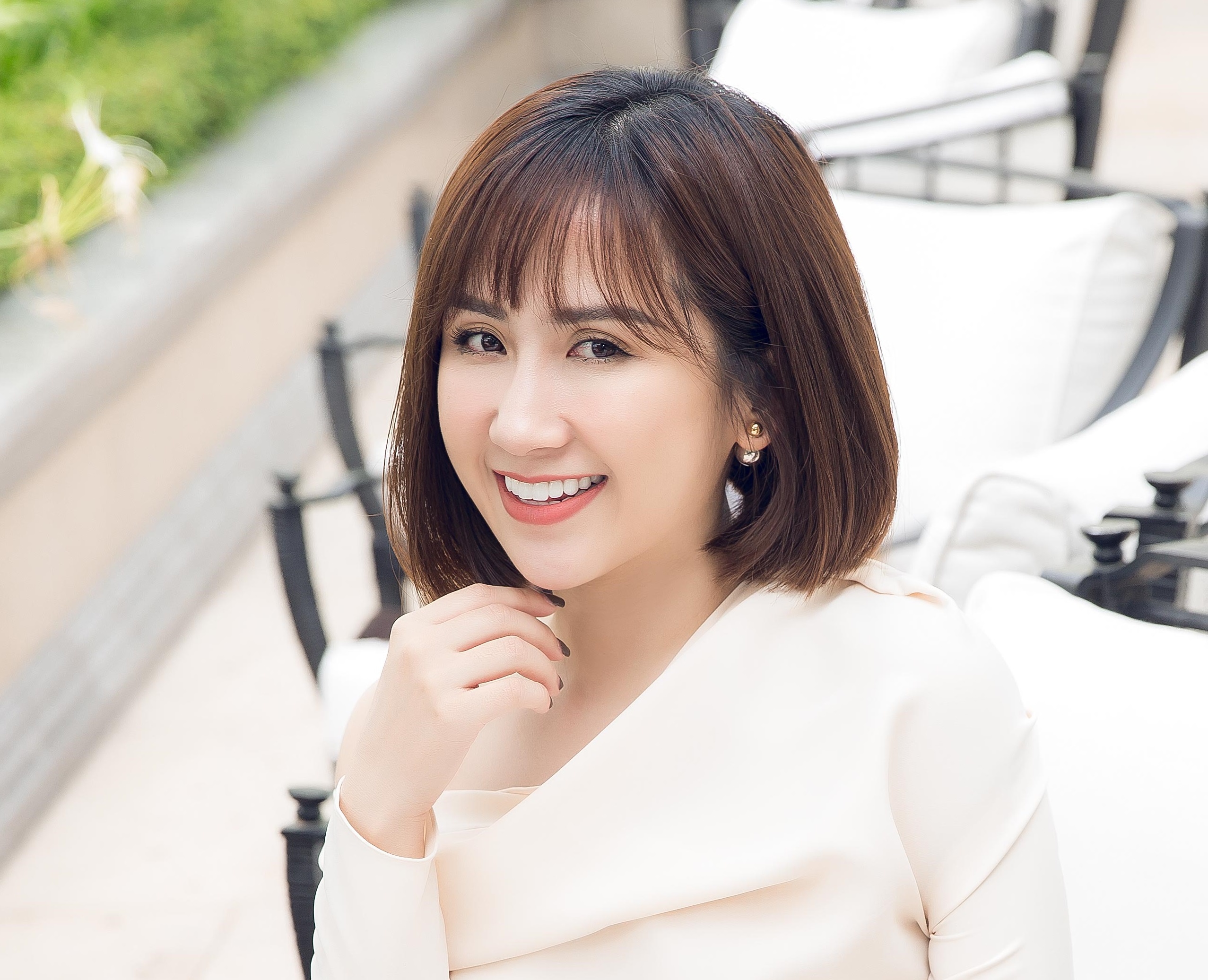 Tram Nguyen moi la voi toc ngan, noi bat giua dan sao Viet hinh anh