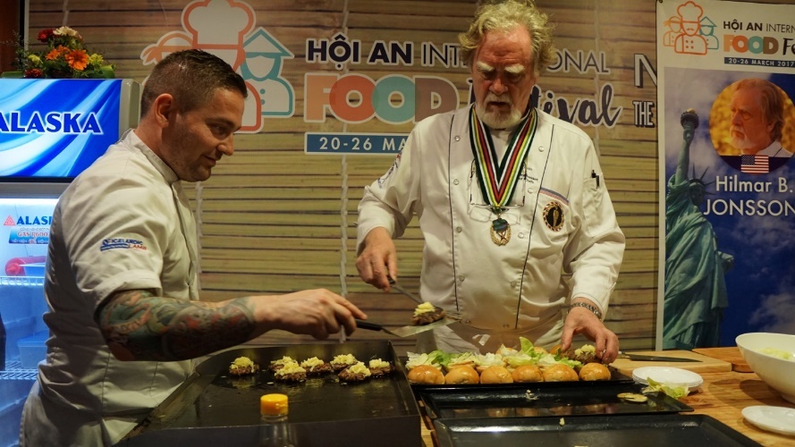 Pho chu tich hoi dau bep the gioi khen ngoi lien hoan am thuc Hoi An hinh anh