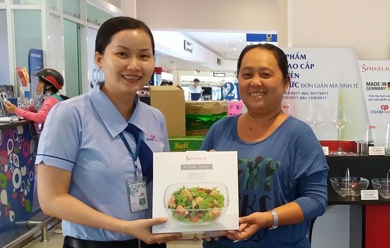 Sieu thi Co.opmart hut khach voi qua tang nhap khau hinh anh