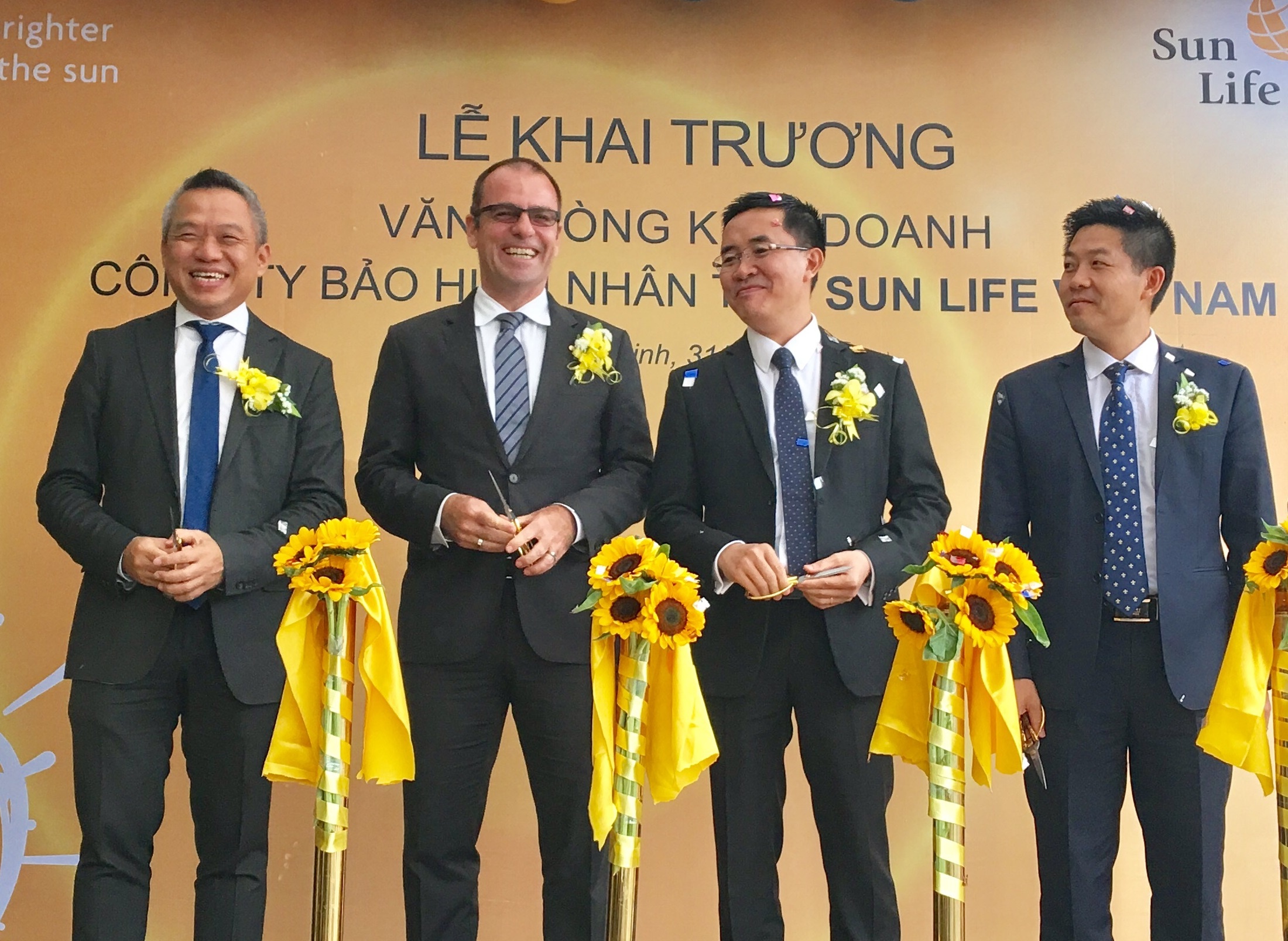 Sun Life Viet Nam khai truong phong kinh doanh bao hiem nhan tho moi hinh anh